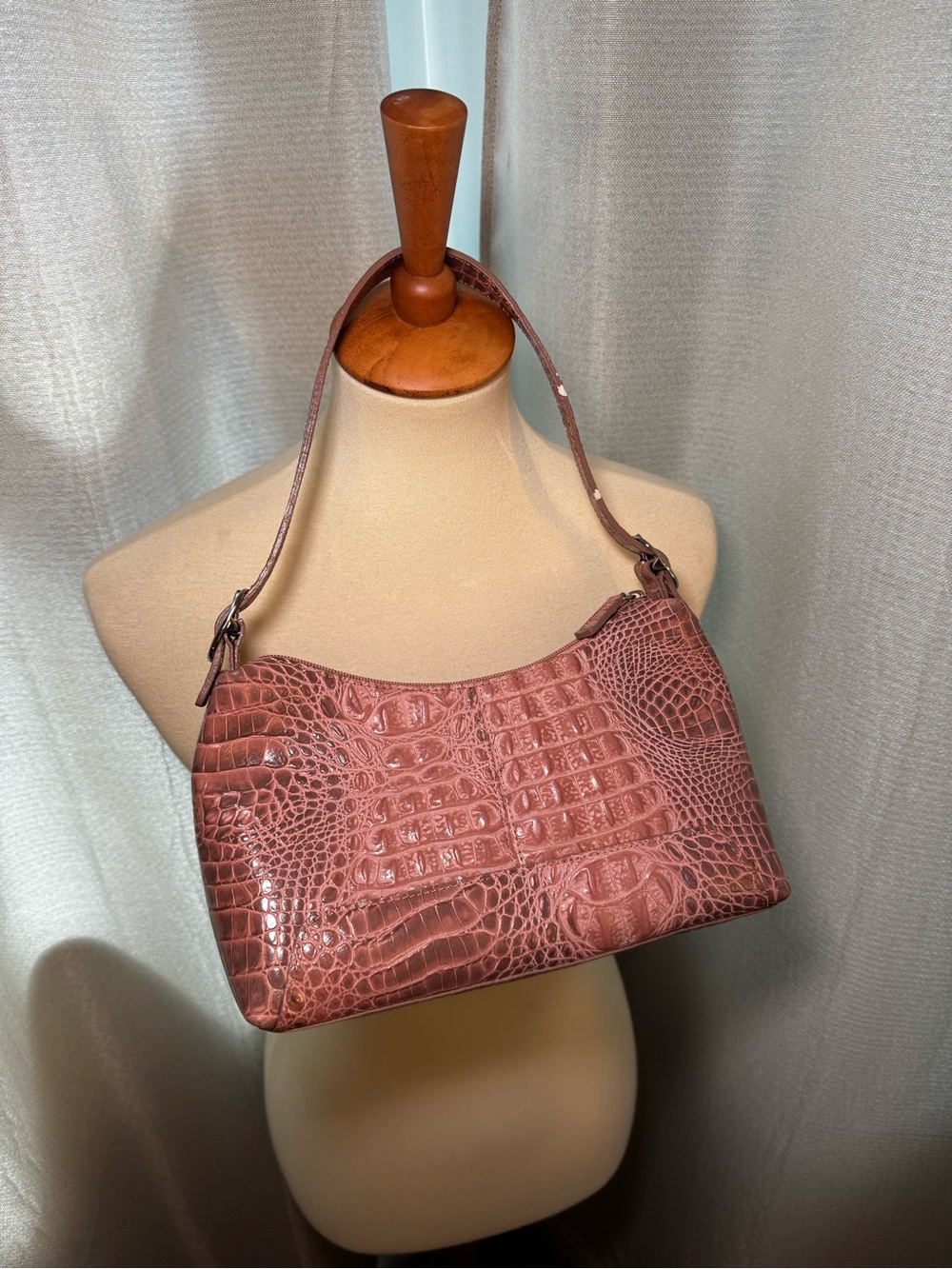 Wilson’s Leather Pink Croc-Embossed Shoulder Bag Set - Women's Fashion - Picture 2 of 8